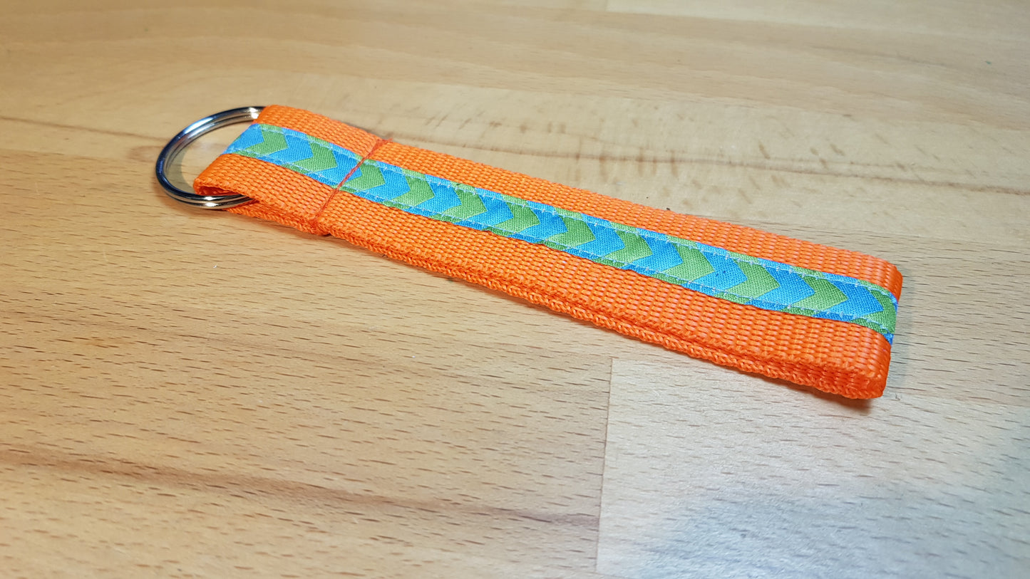 Schlüsselband Gurtband orange mit hellblau-hellgrünem Pfeilband