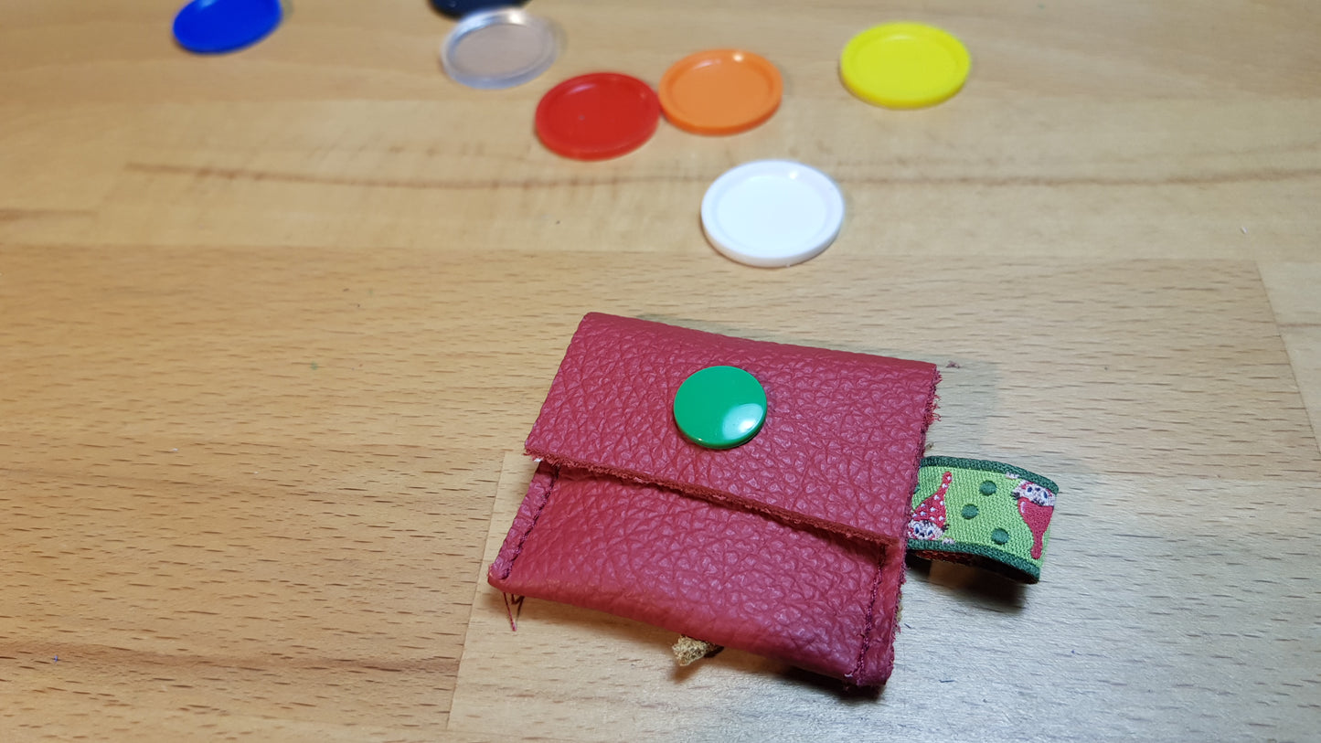 Chiptäschchen rot mit Zwergenköpfchenband