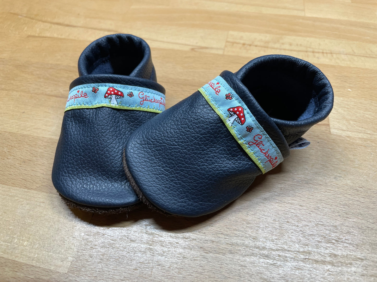 dunkelblau mit Glückspilzwebban 3