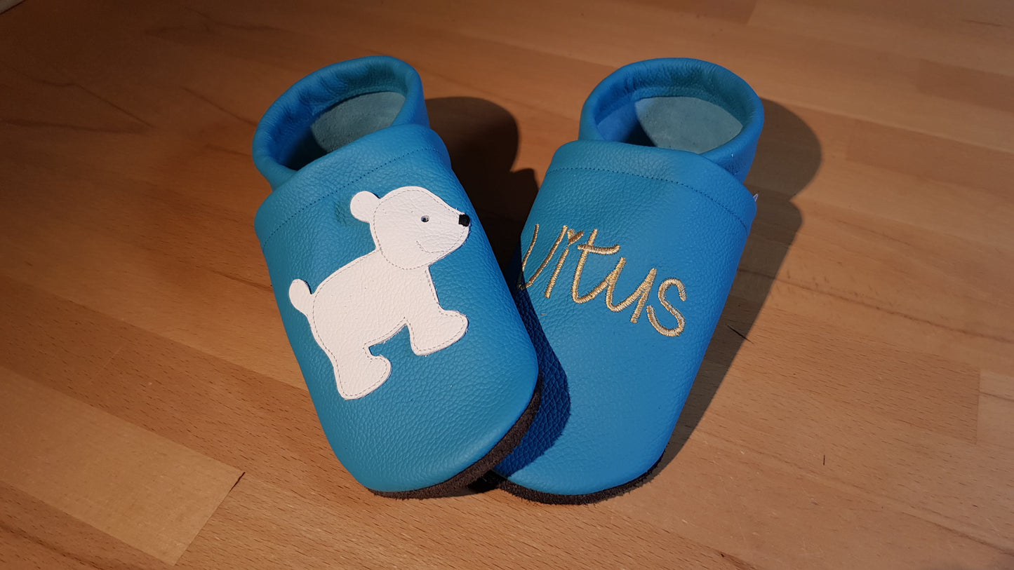 Türkisfarbene Lederpuschen mit einem Eisbären + Name