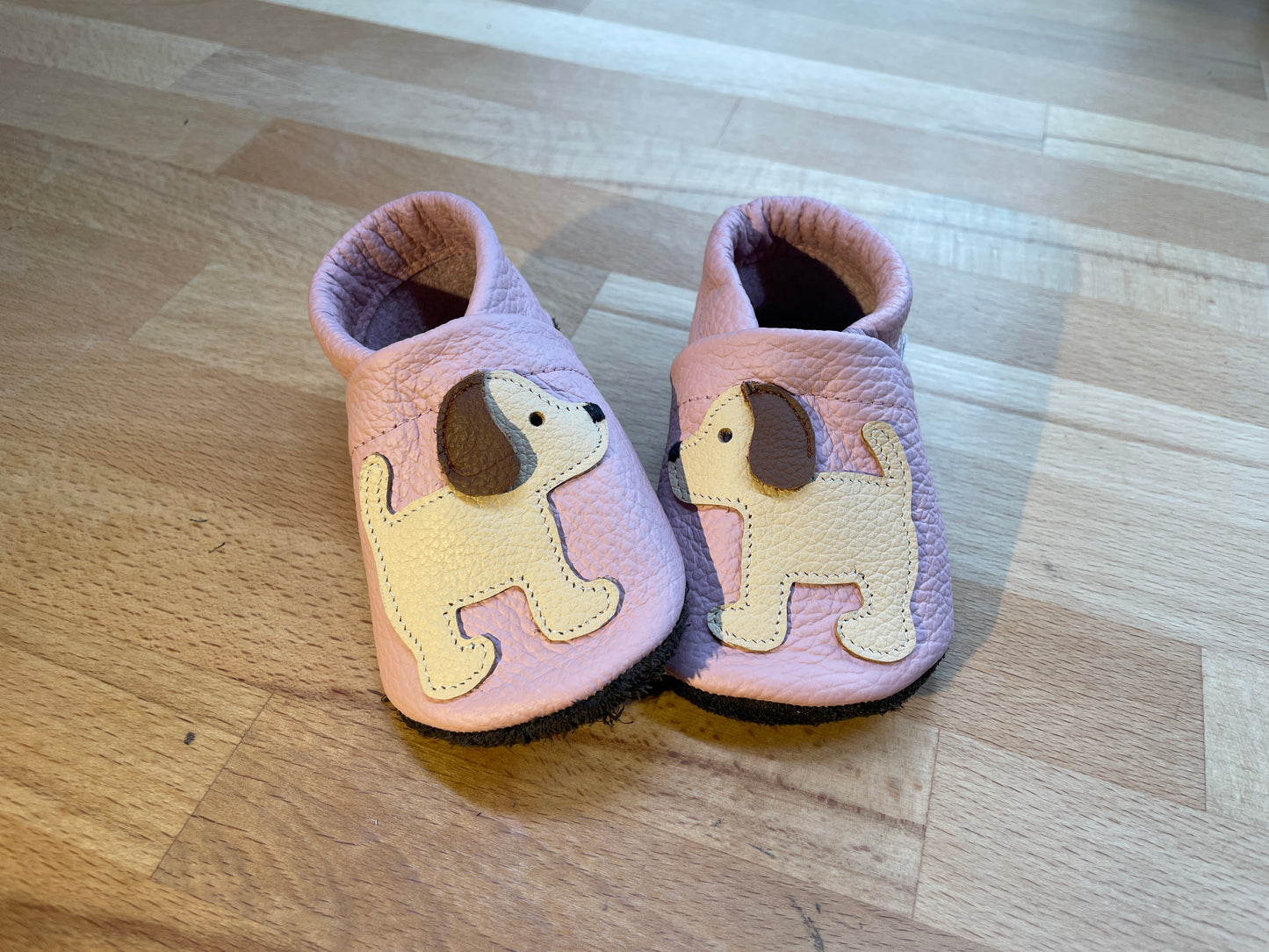 -Gr.2 (19/20) stehender Hund rosa