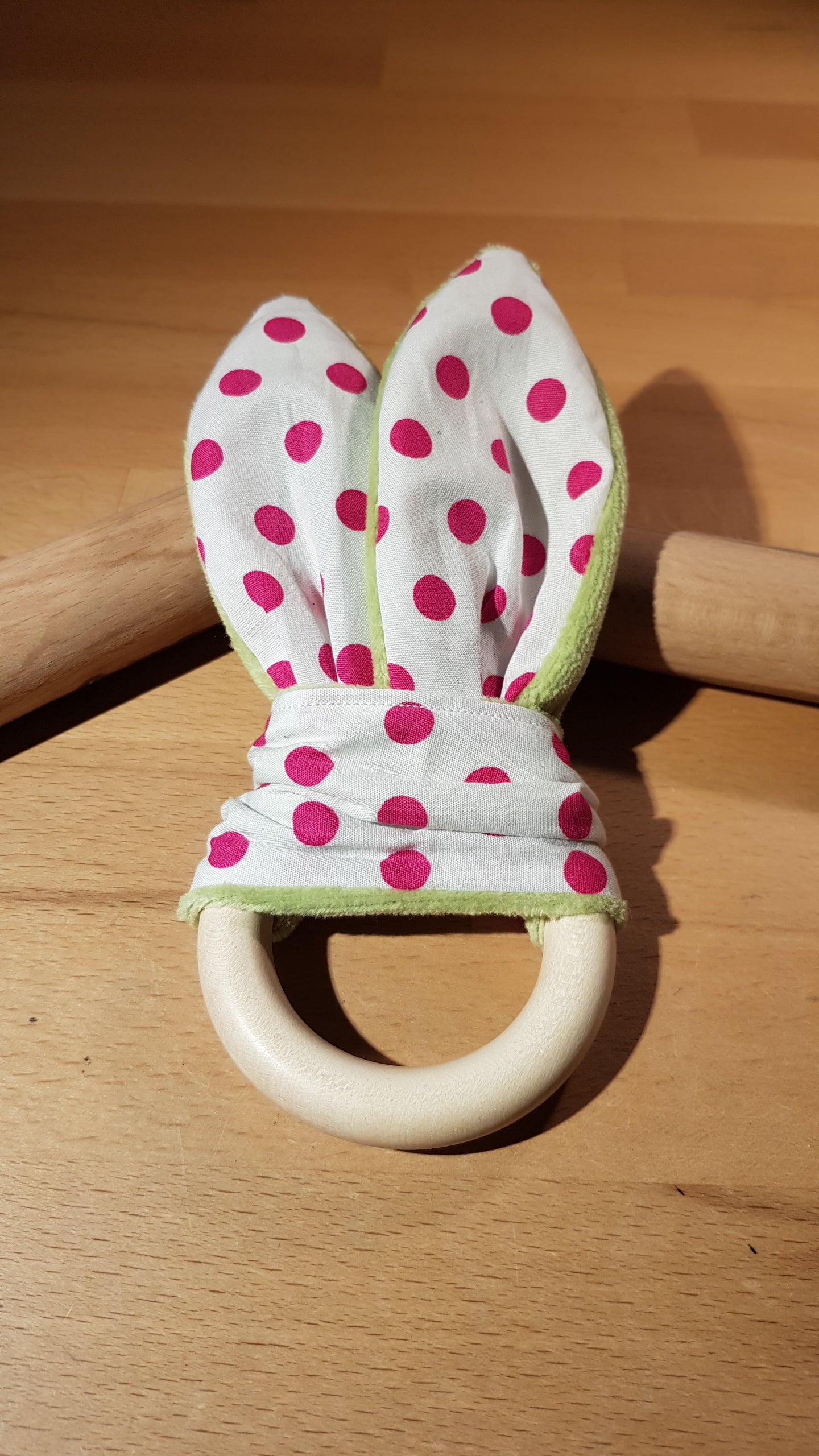 Knisterohr weiß-pinkfarbener Punktestoff+ hellgrüner Nickistoff