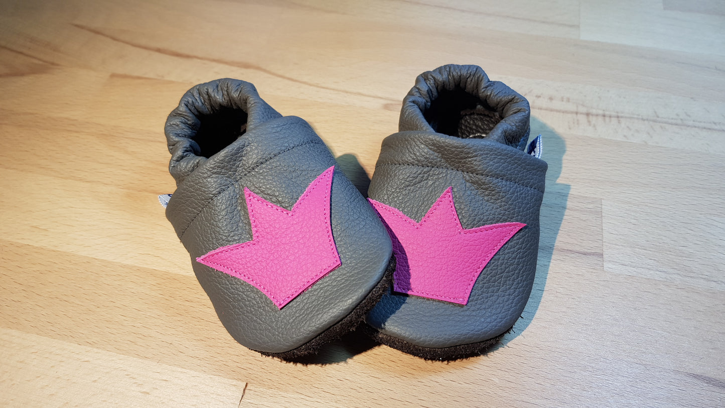 Krone dunkelgrau pink