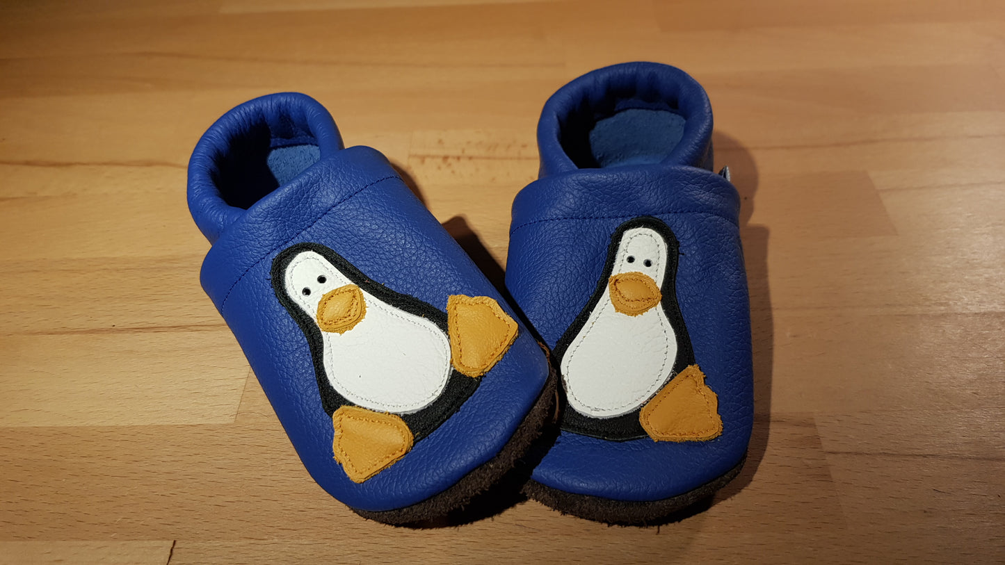 Lederpuschen Pinguin capriblau