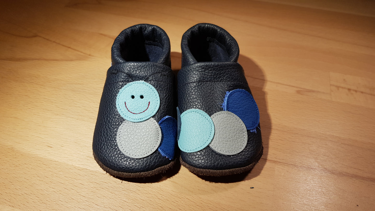 Lederpuschen Raupe dunkelblau 3