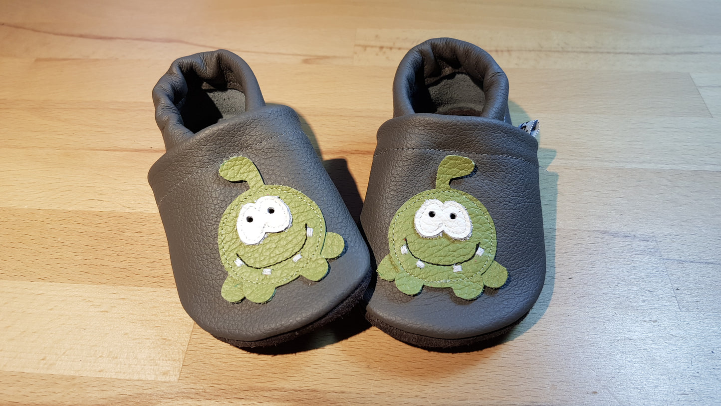 Lederpuschen Babymonster dunkelgrau
