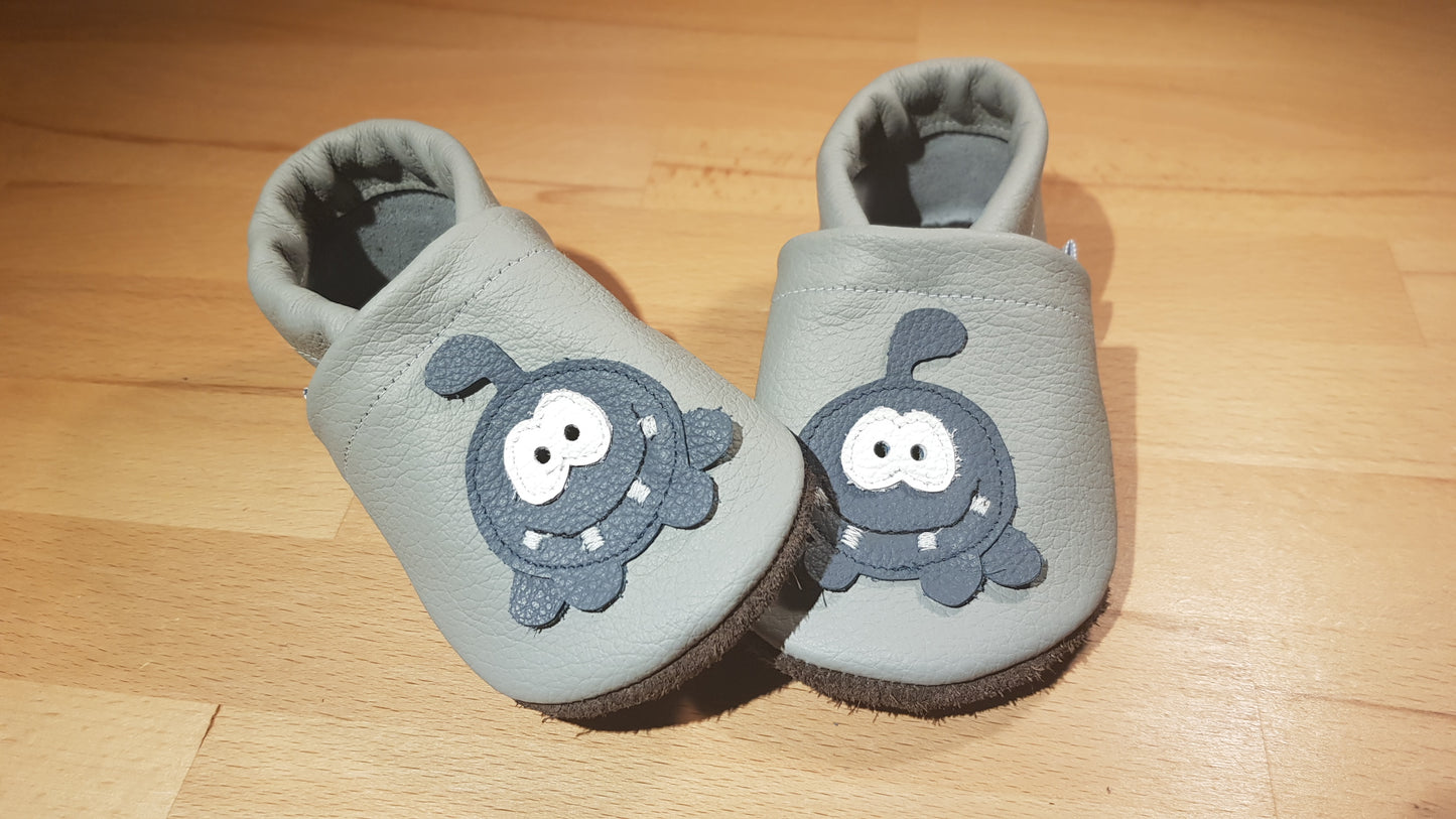 Lederpuschen Babymonster hellgrau 2