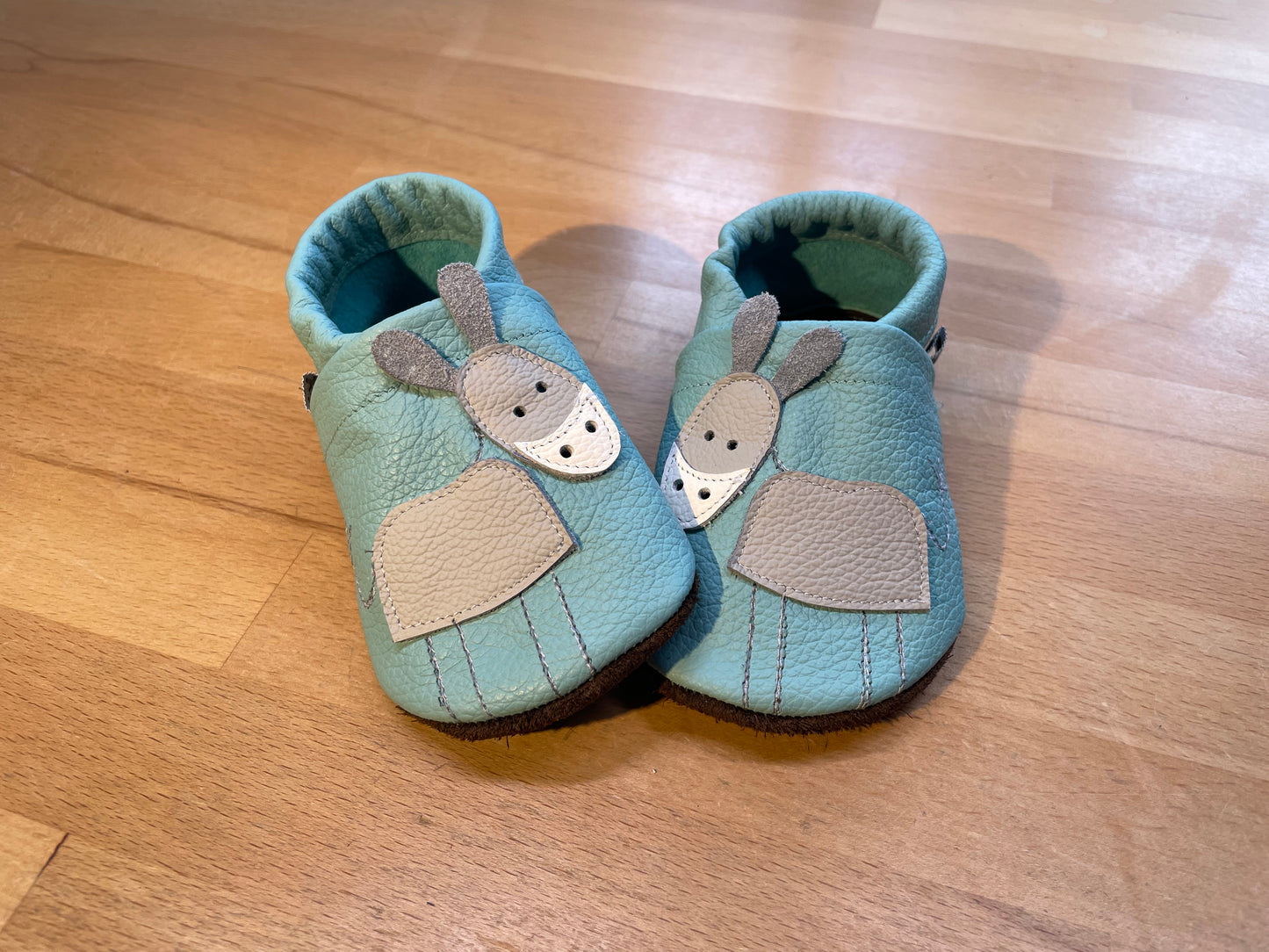 Lederpuschen Esel hellblau