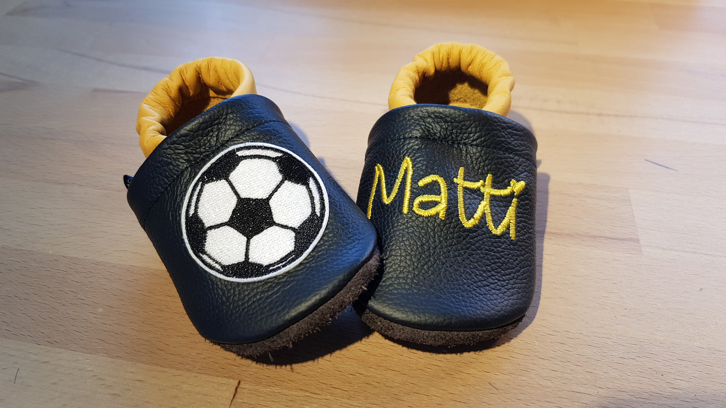 Lederpuschen Fußball Name schwarz-gelb