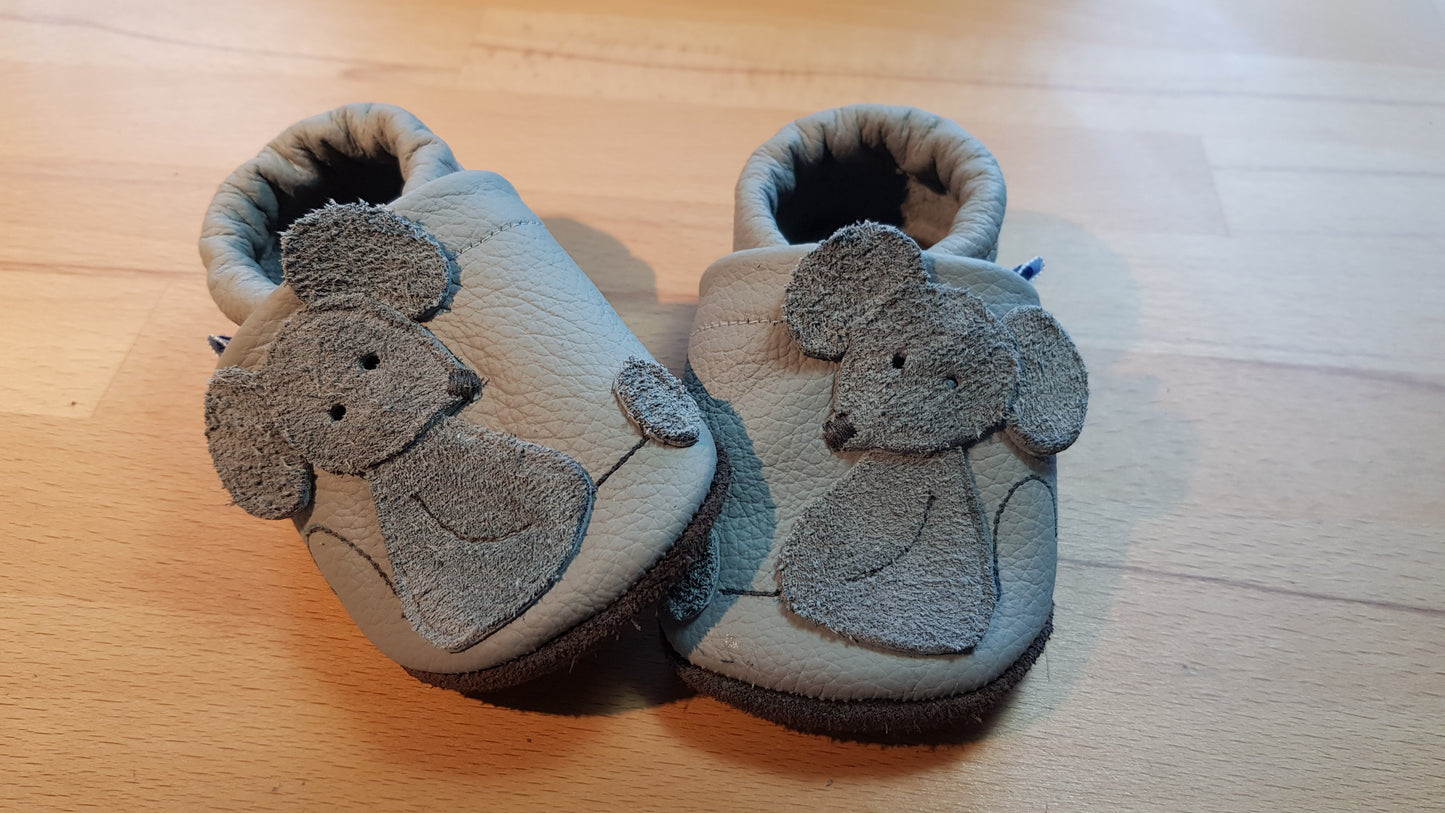 Lederpuschen Maus hellgrau