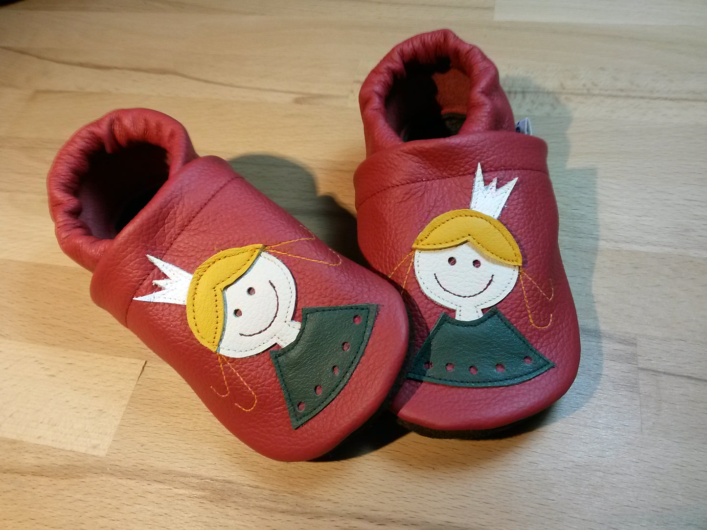 Lederpuschen Prinzessin rot