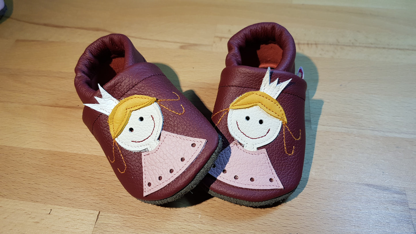Lederpuschen Prinzessin weinrot