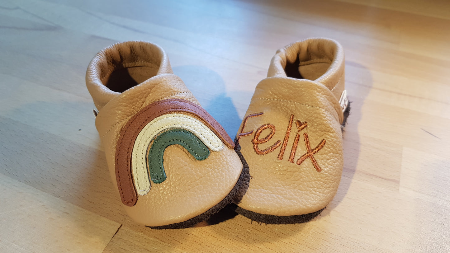 Lederpuschen Regenbogen Name creme