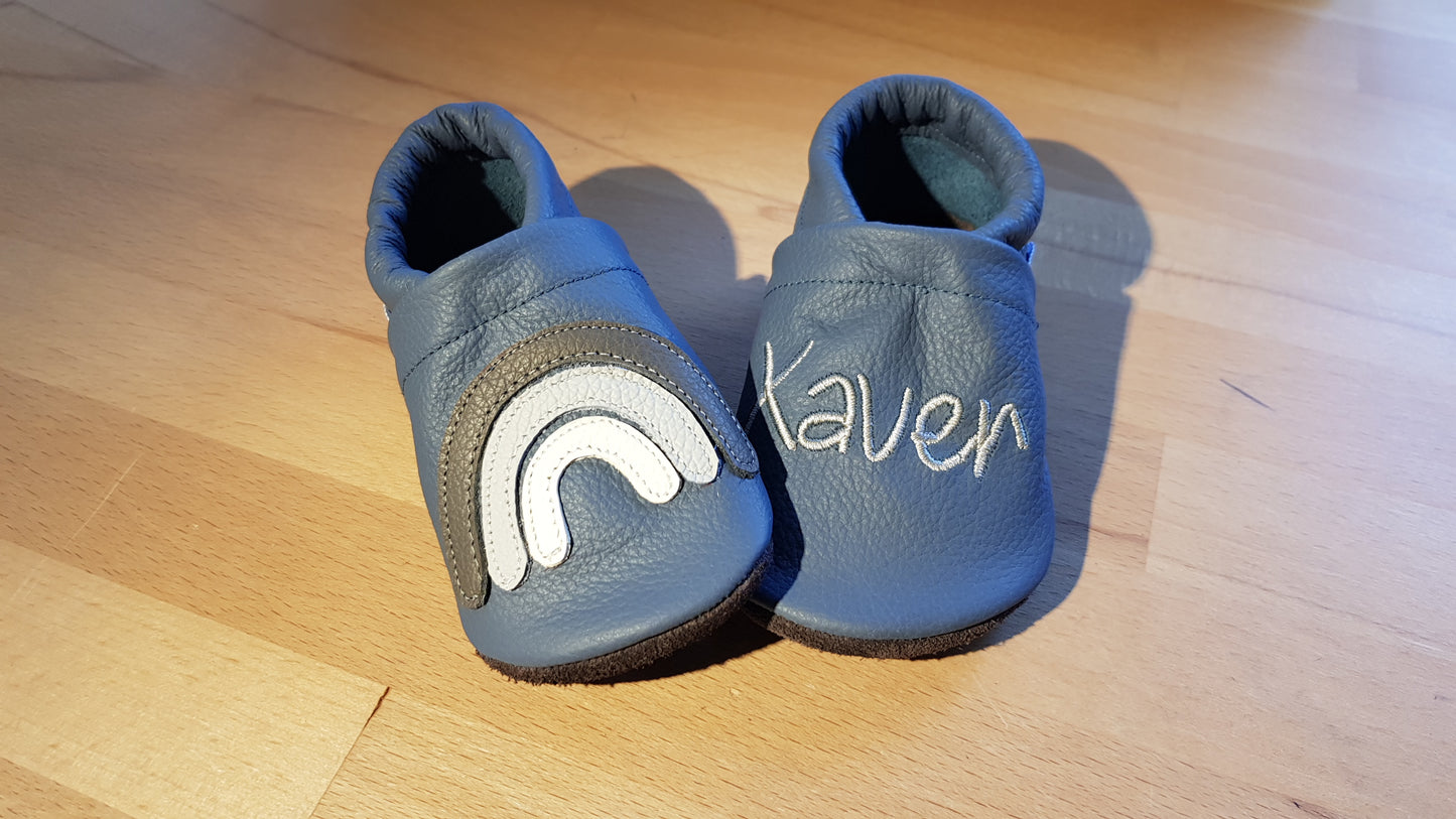 Lederpuschen Regenbogen Name taubenblau