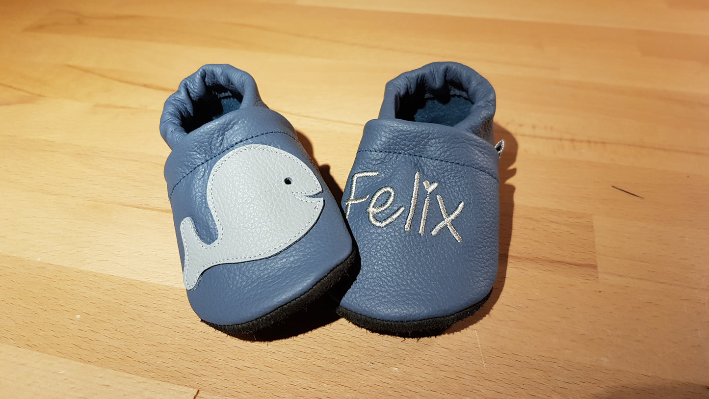 Lederpuschen Wal Name taubenblau