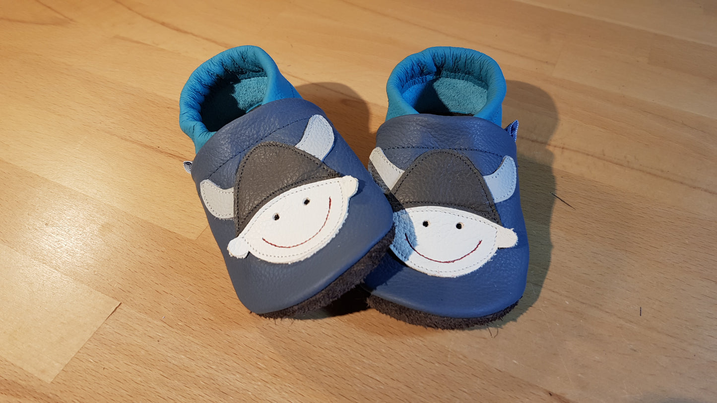 Lederpuschen Wikinger taubenblau