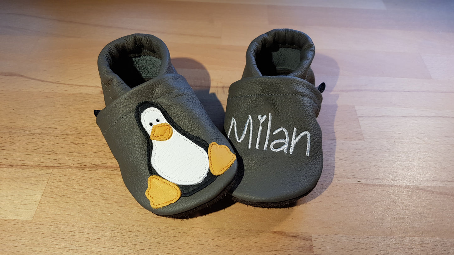 Lederpuschen Pinguin Name dunkelgrau