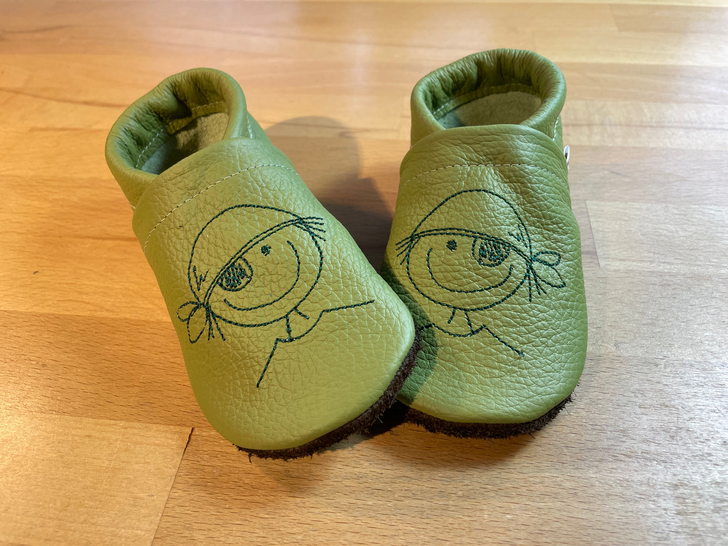 Lederpuschen Pirat apfelgrün