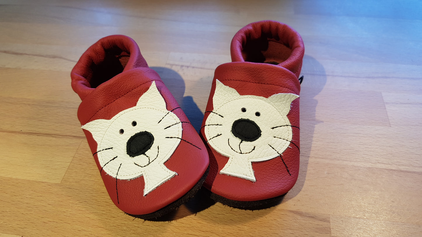 Lederpuschen Katzenkopf rot
