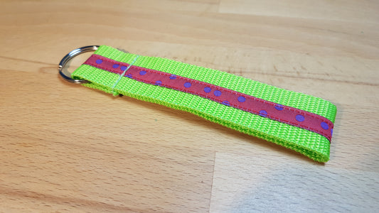 Schlüsselband Gurtband hellgrün mit rot-lilafarbenem Pünktchenband