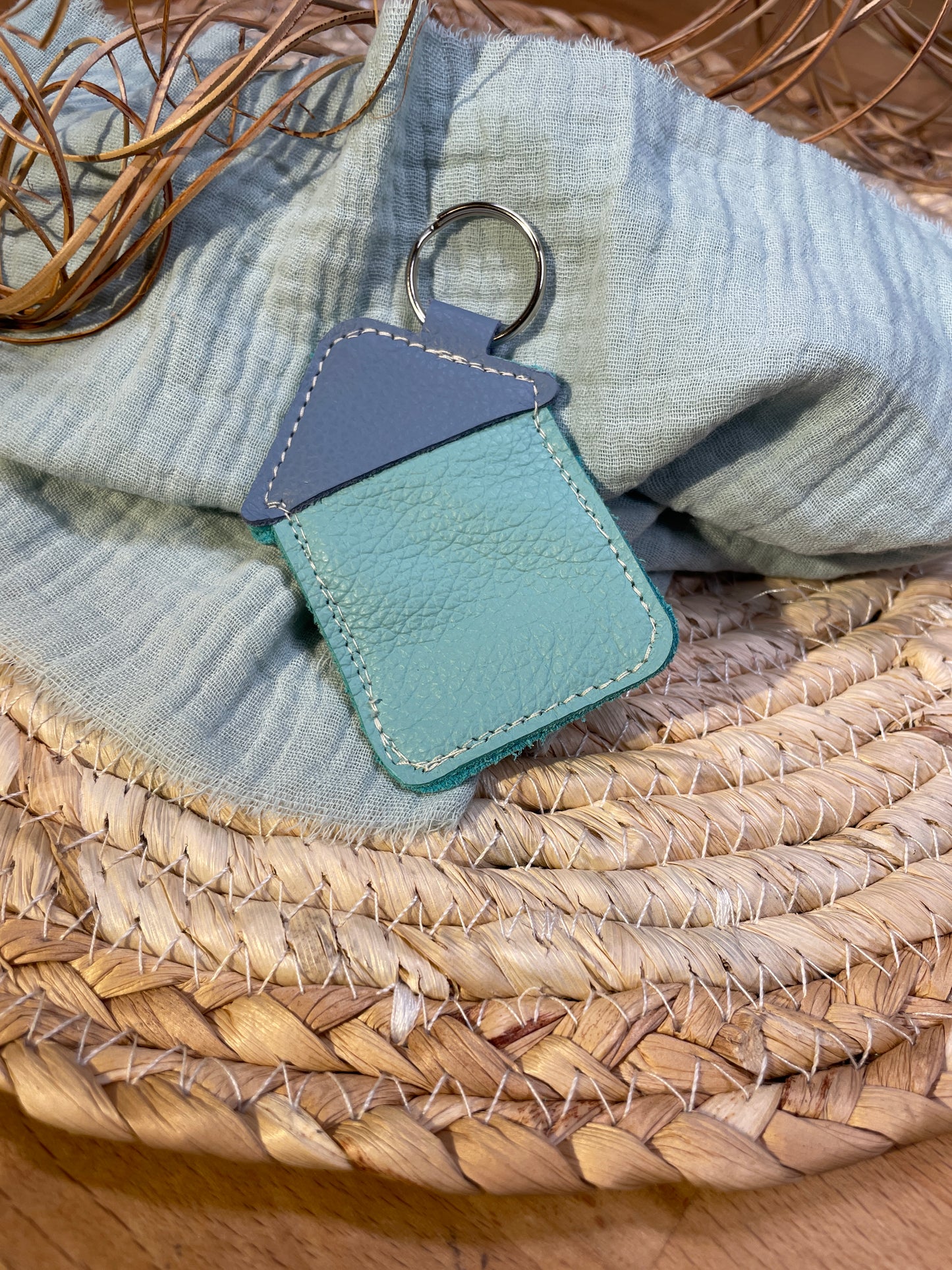 Schlüsselanhänger "Haus" hellgrau-hellblau  -versandbereit-