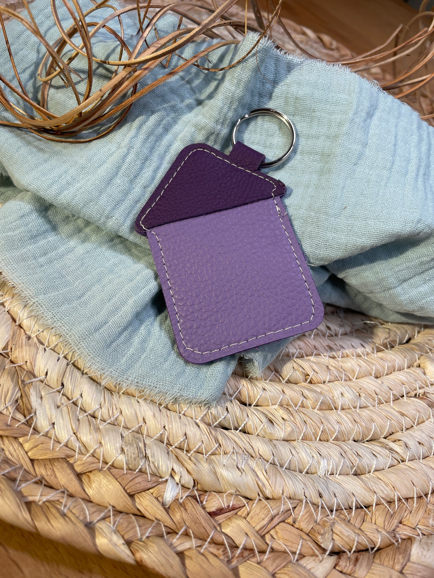 Schlüsselanhänger "Haus" flieder-lilafarben  -versandbereit-