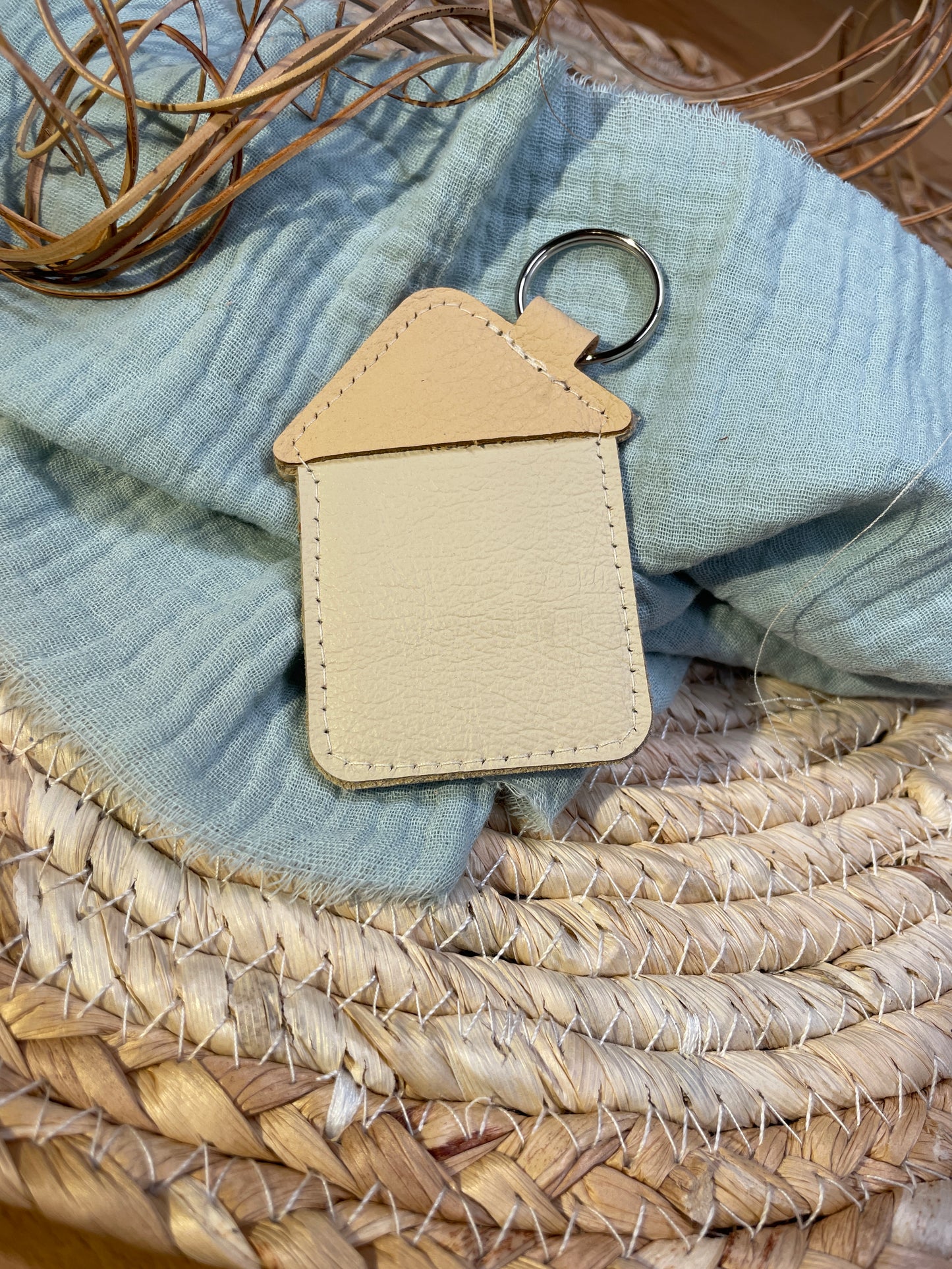 Schlüsselanhänger "Haus" altweiß-cremefarben  -versandbereit-