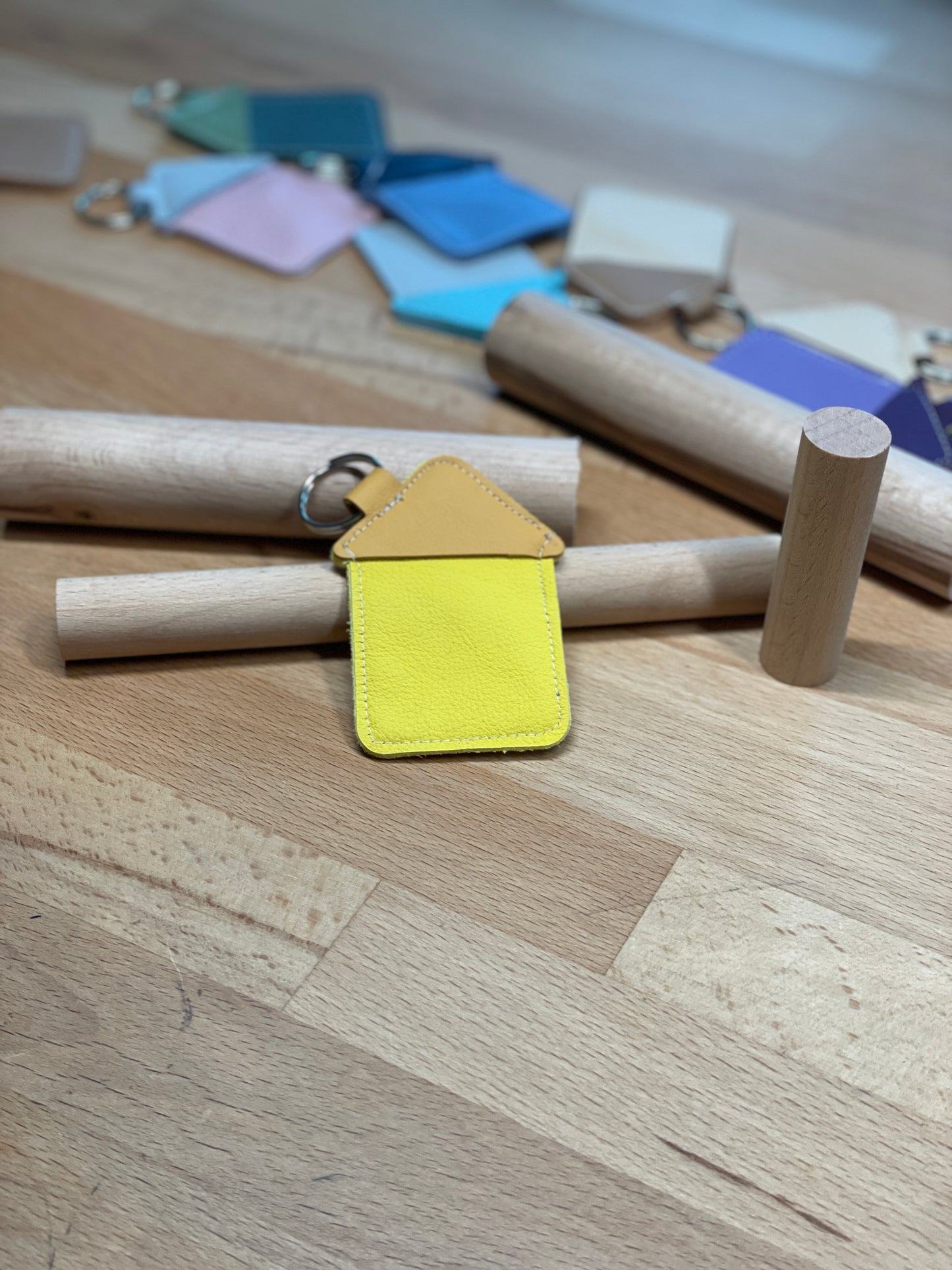 Schlüsselanhänger "Haus" hellgelb-dunkelgelb -versandbereit-