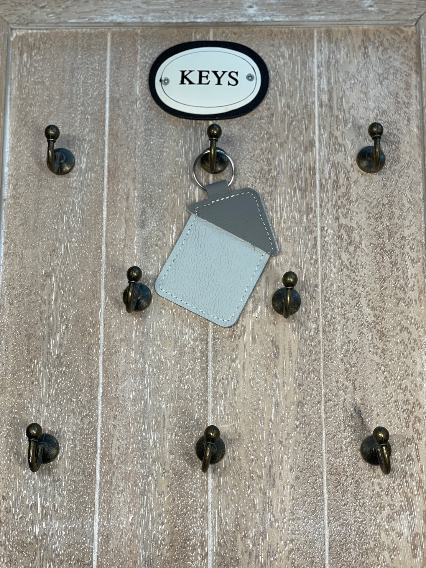 Schlüsselanhänger "Haus" hellgrau-dunkelgrau -versandbereit-