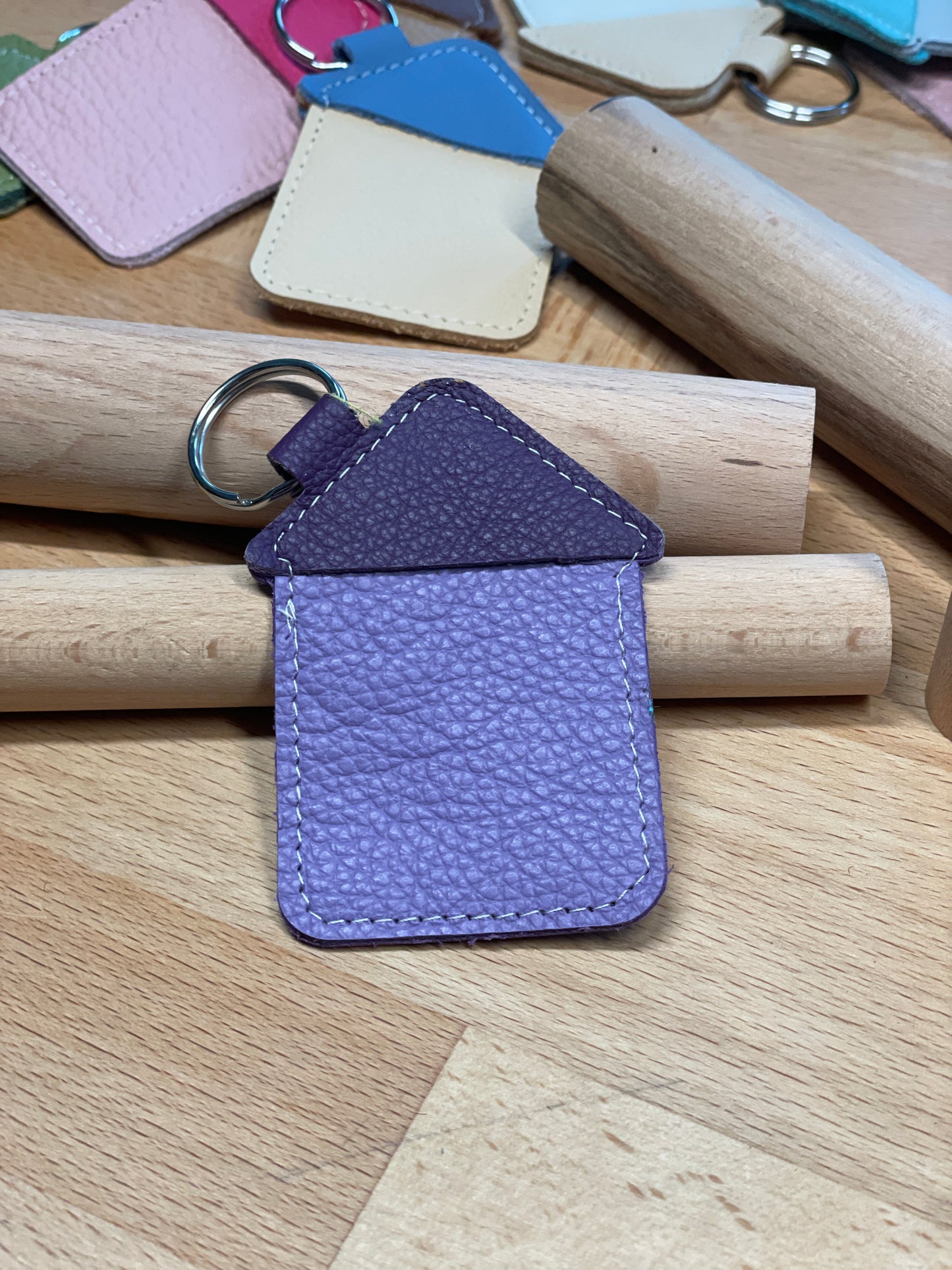 Schlüsselanhänger "Haus" flieder-lilafarben  -versandbereit-