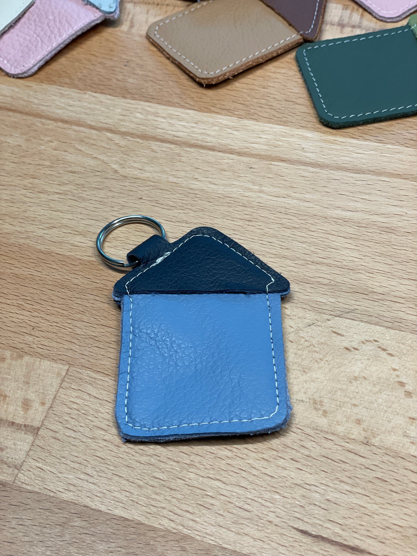 Schlüsselanhänger "Haus" taubenblau-dunkelblau  -versandbereit-