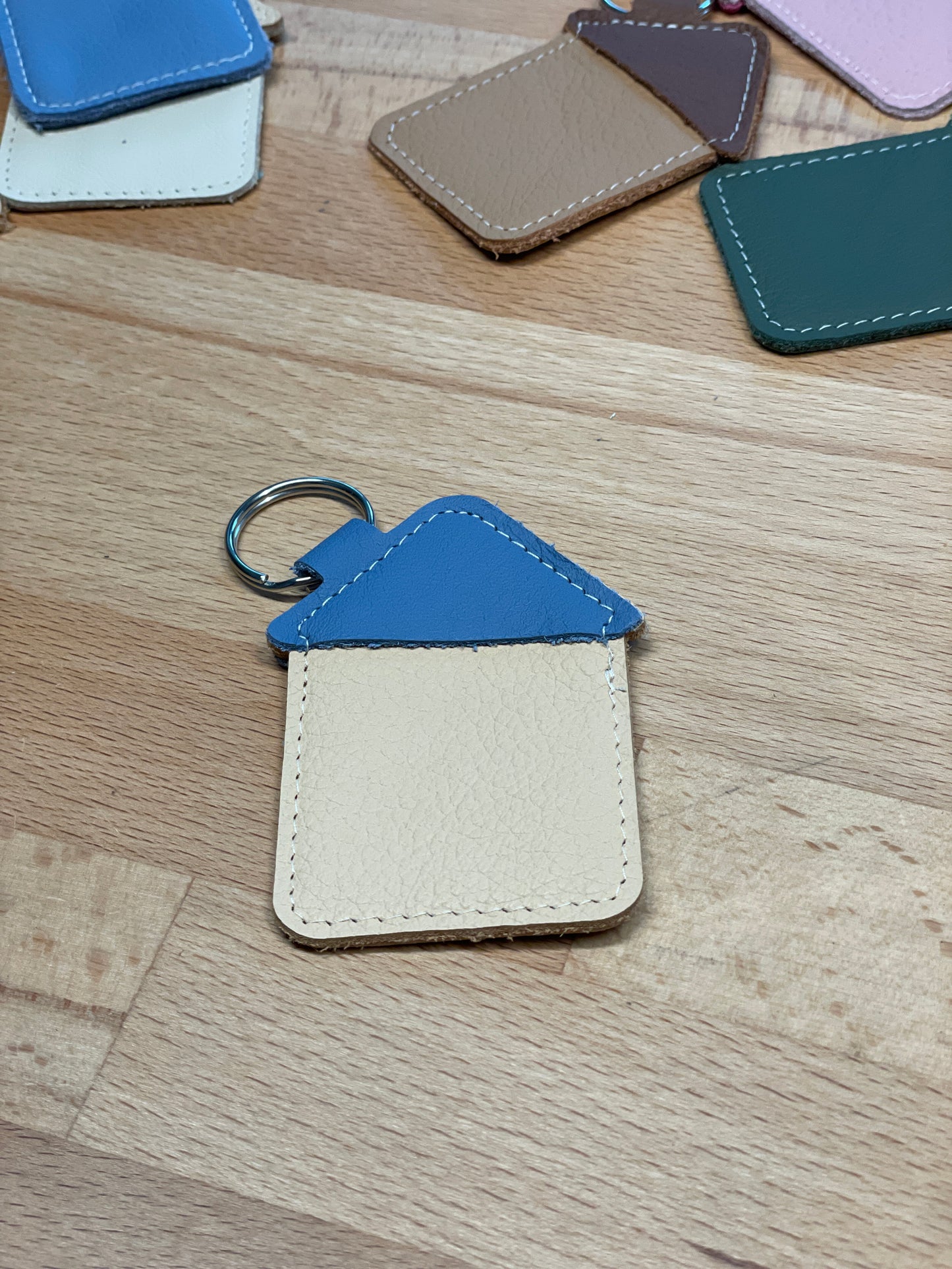 Schlüsselanhänger "Haus" cremefarben-taubenblau  -versandbereit-