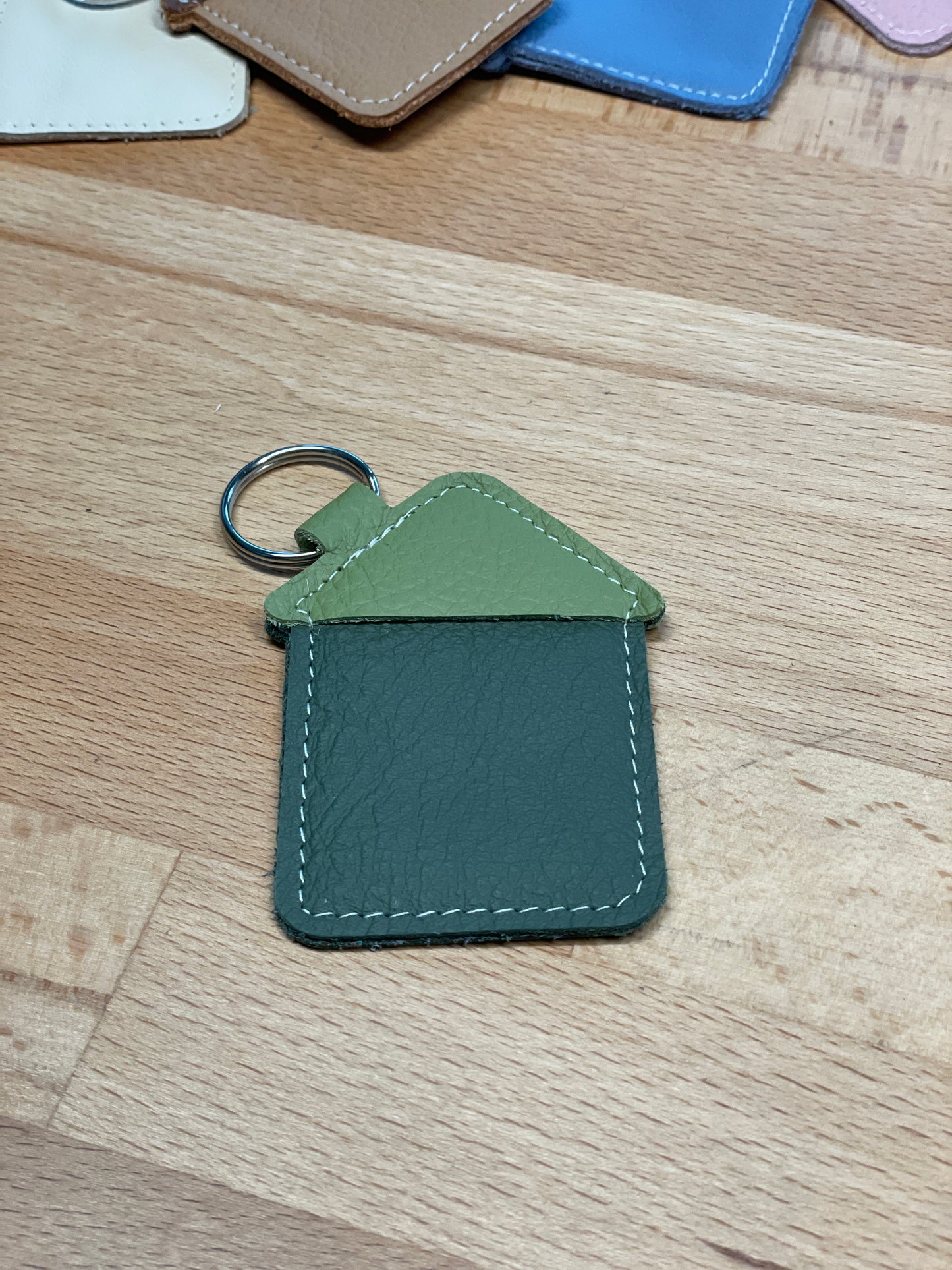 Schlüsselanhänger "Haus" dunkelgrün-hellgrün  -versandbereit-