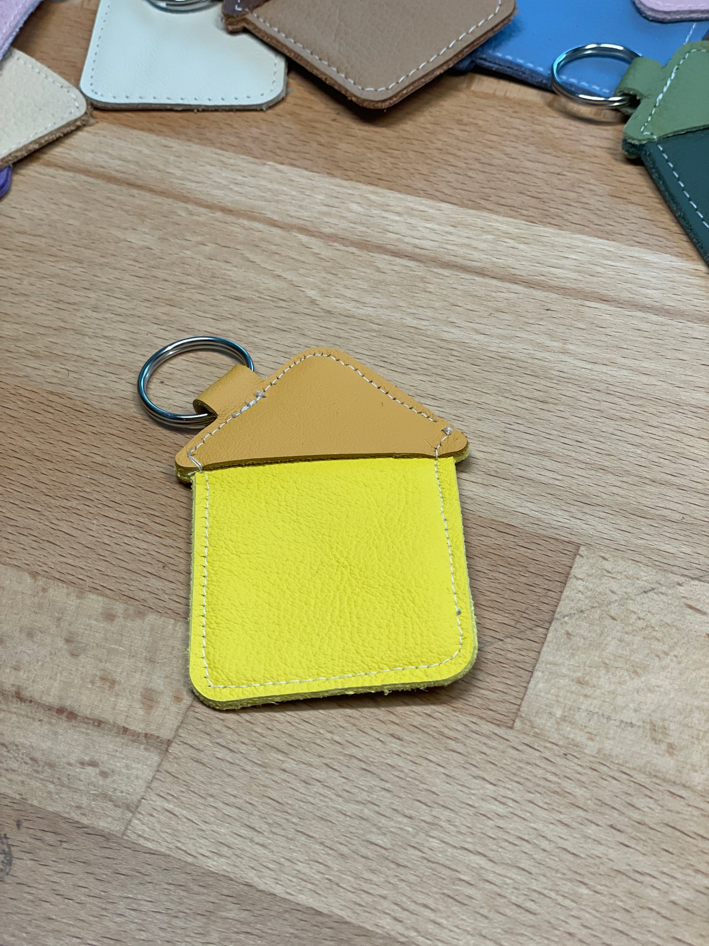 Schlüsselanhänger "Haus" hellgelb-dunkelgelb -versandbereit-