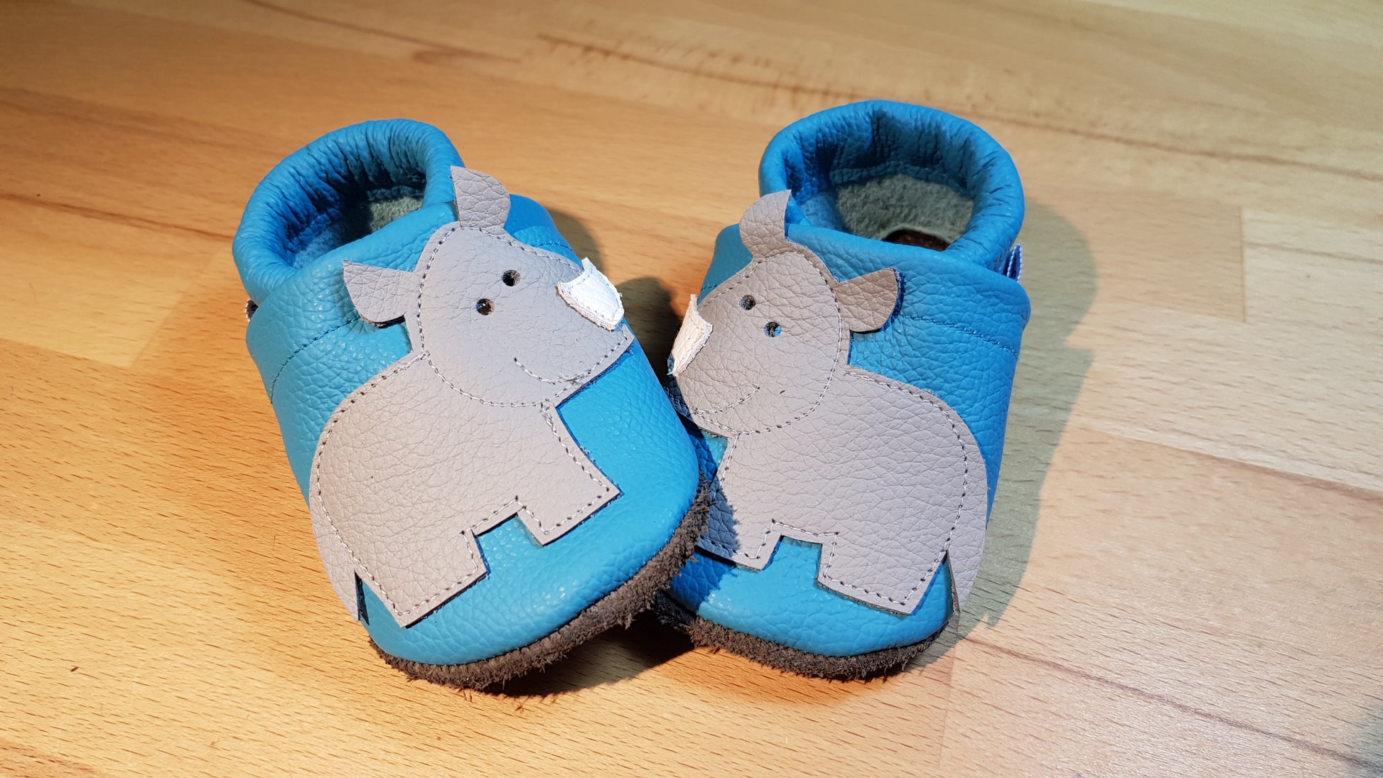 Krabbelschuhe Nashorn