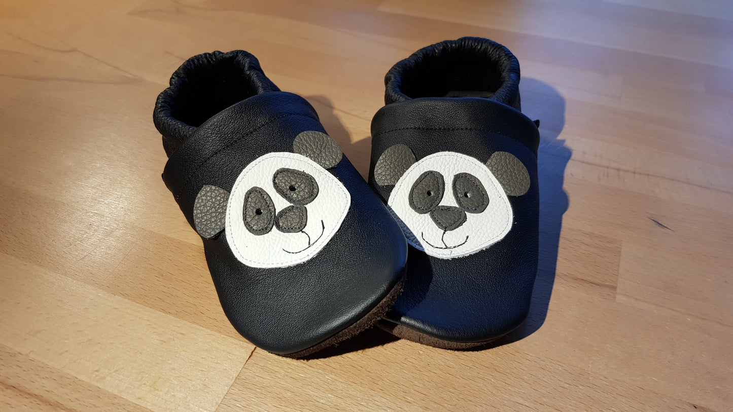 Lederpuschen Panda schwarz