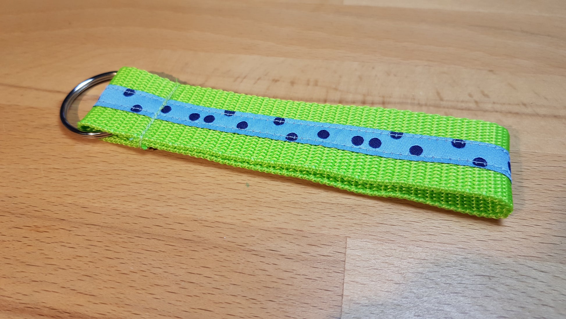 Schlüsselband Gurtband grün + hellblaues Pünktchenwebband